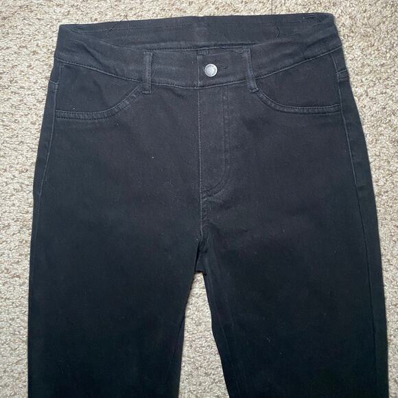 Uniqlo - Black Jegging Pants - Comfortable and Versatile - Picture 4 of 10